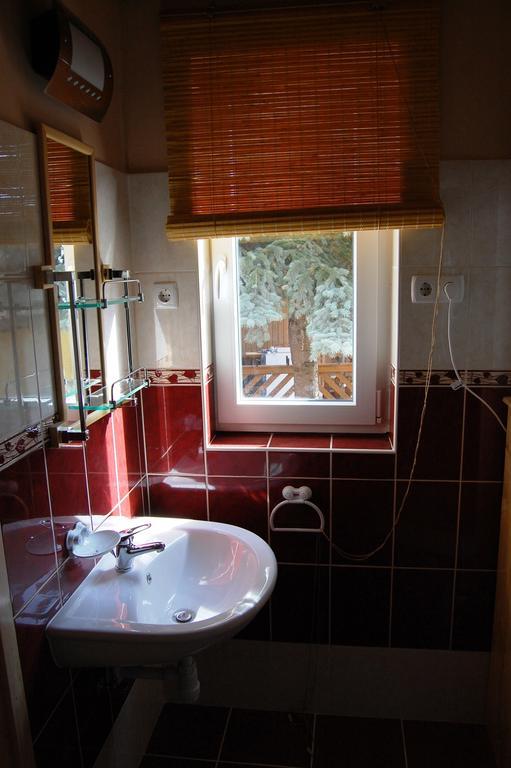 Maya Guesthouse เอ็กเกอร์ ภายนอก รูปภาพ